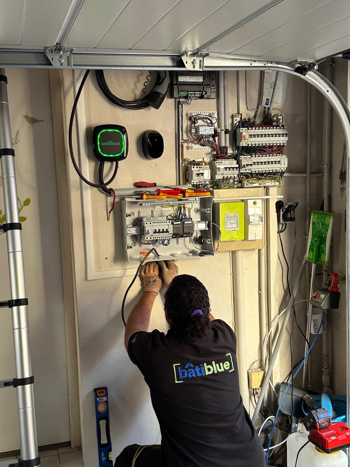 Technicien BâtiBlue en intervention