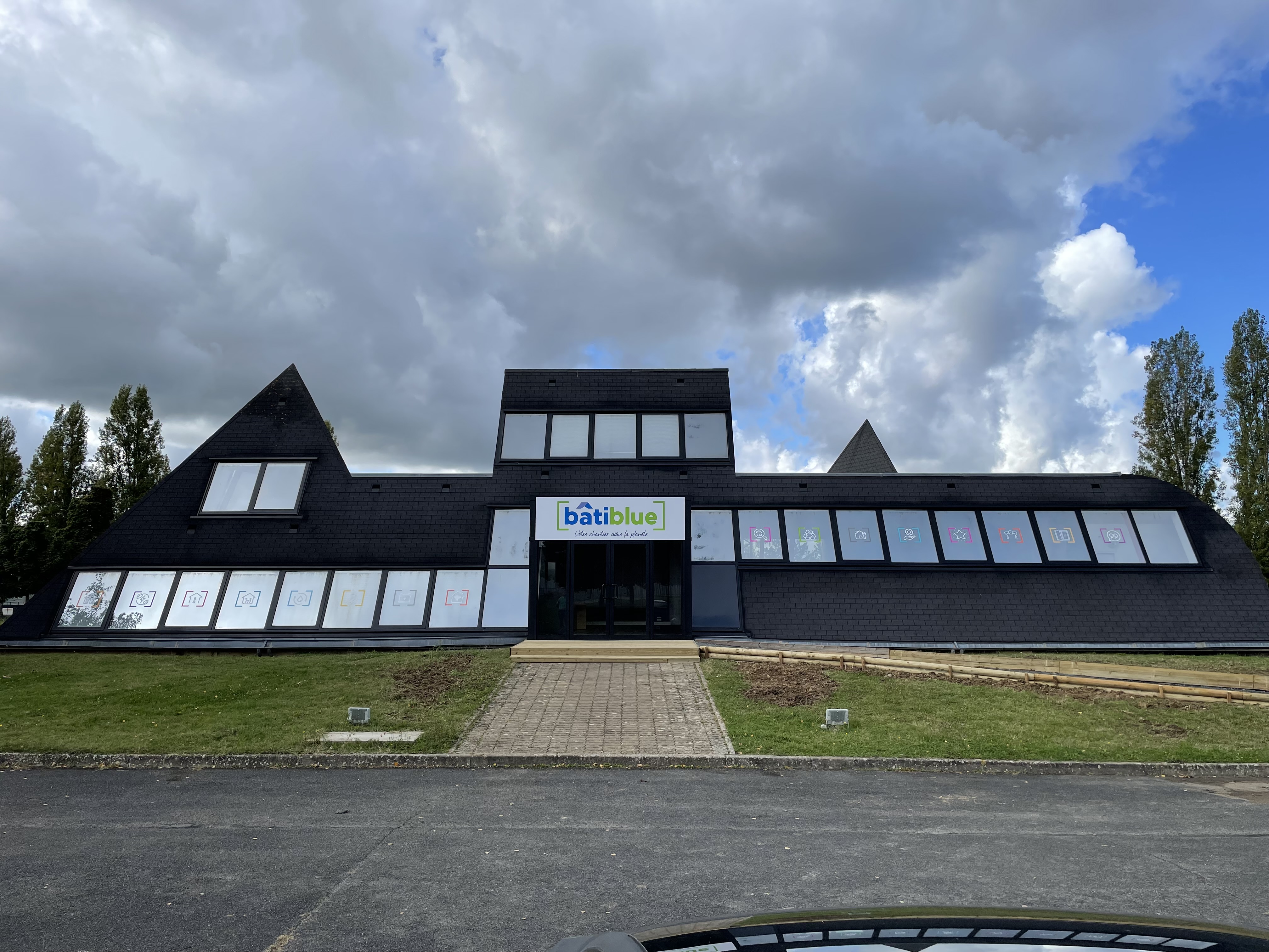 Showroom BâtiBlue — Vue extérieure